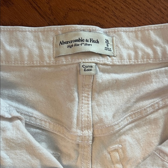 Abercrombie White Distressed Denim Jean Shorts High Rise Curve Love Frayed 28/6 - Picture 2 of 3